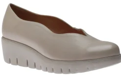 New Wonders C33160 Piedra Leather Scallop Wedge Pump